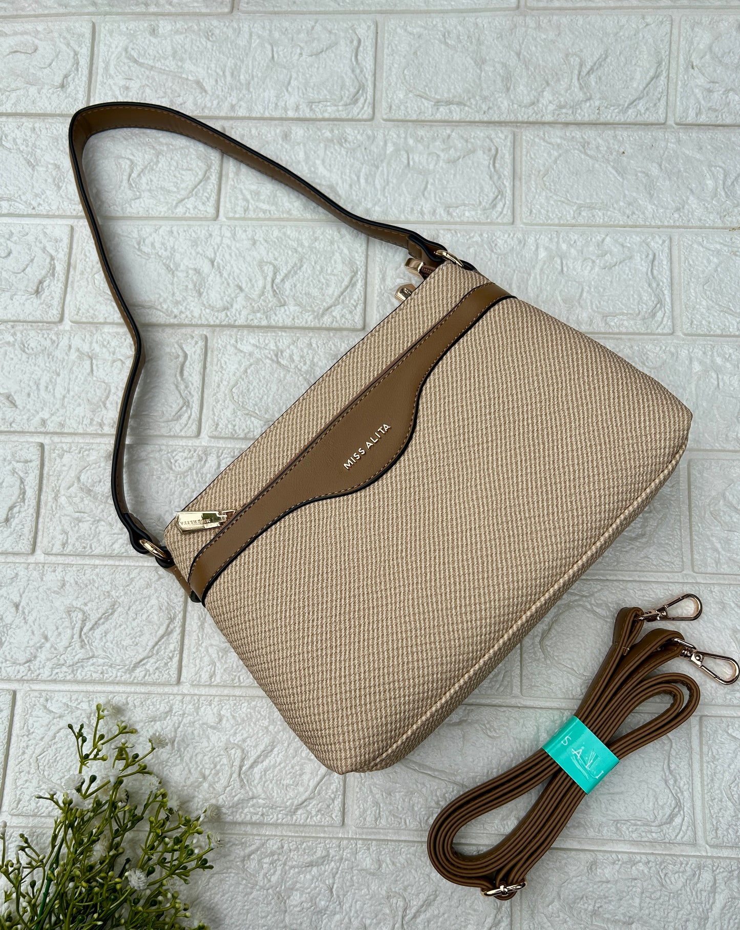 Miss Alita Shouder/Sling