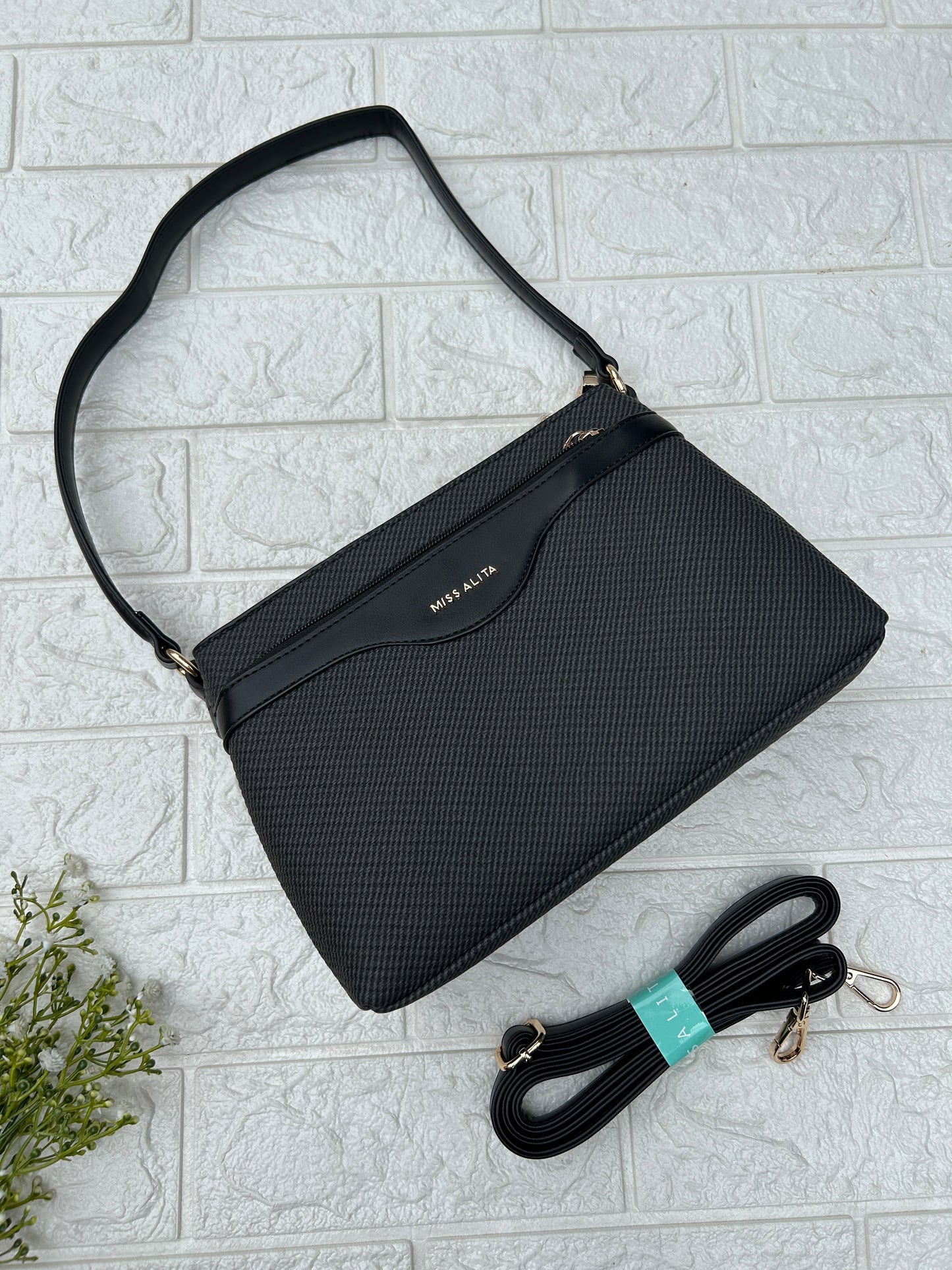 Miss Alita Shouder/Sling