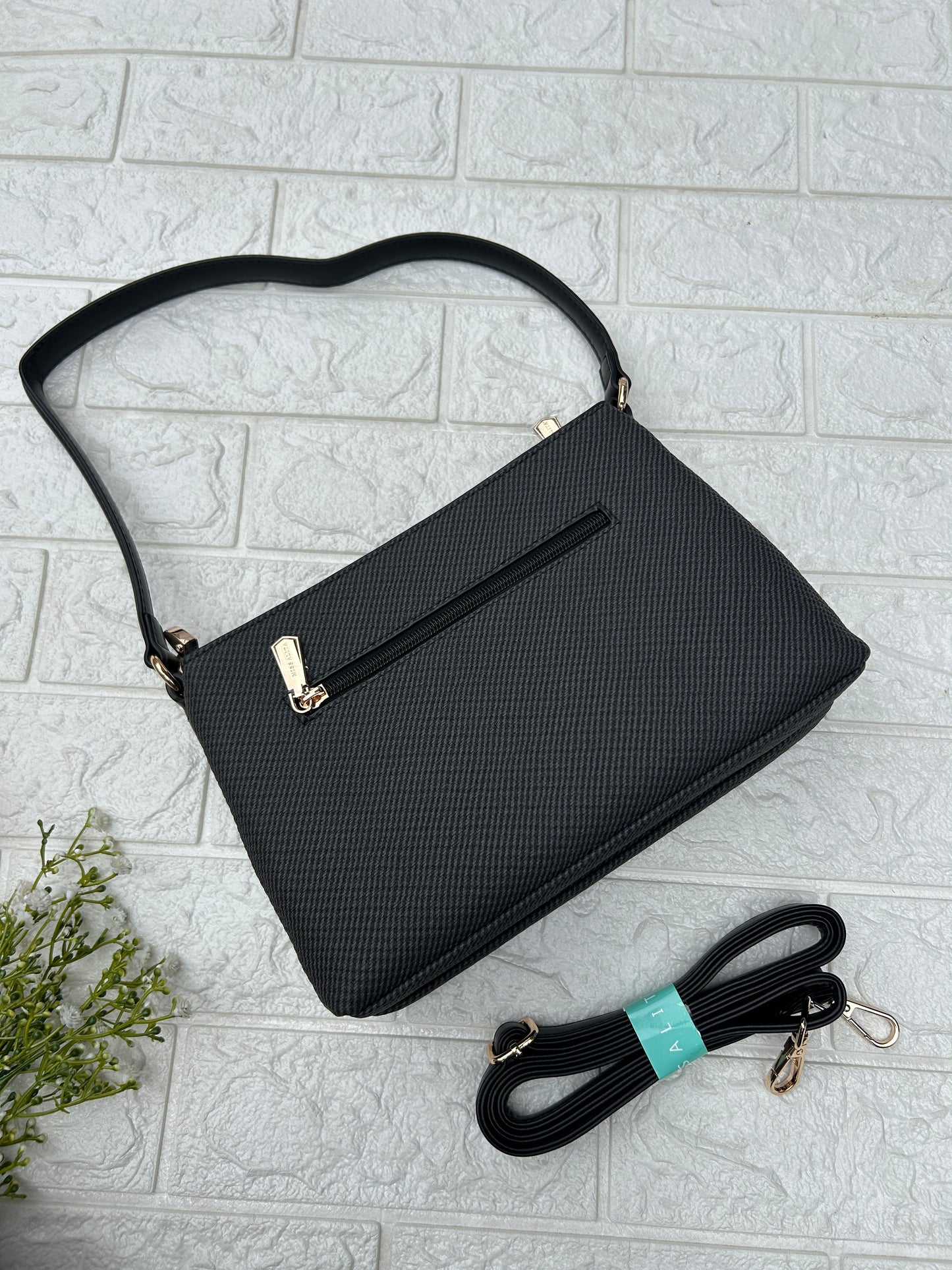 Miss Alita Shouder/Sling