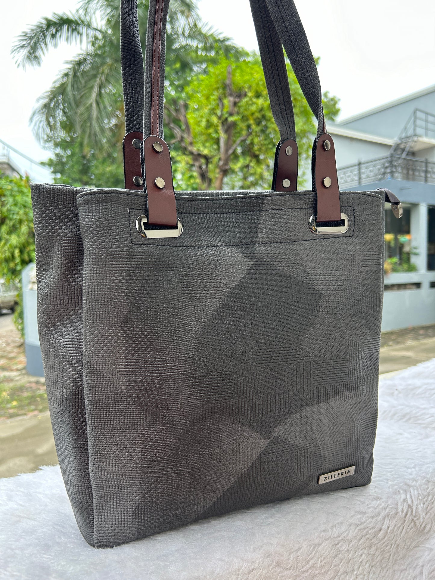 Cael Shoulder Bag