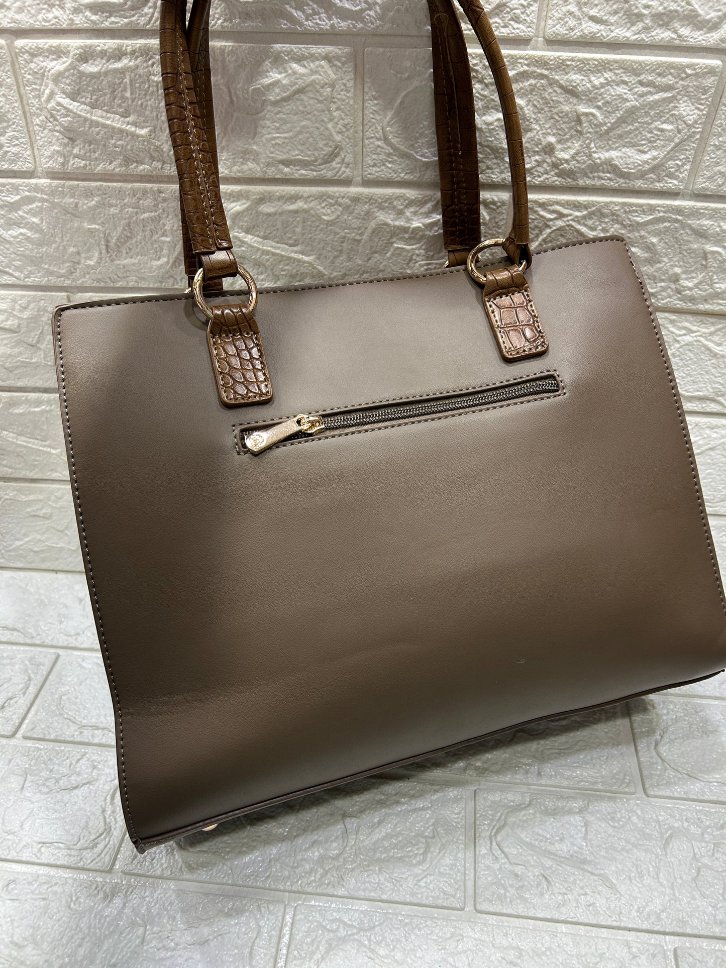 Brivora Handbag