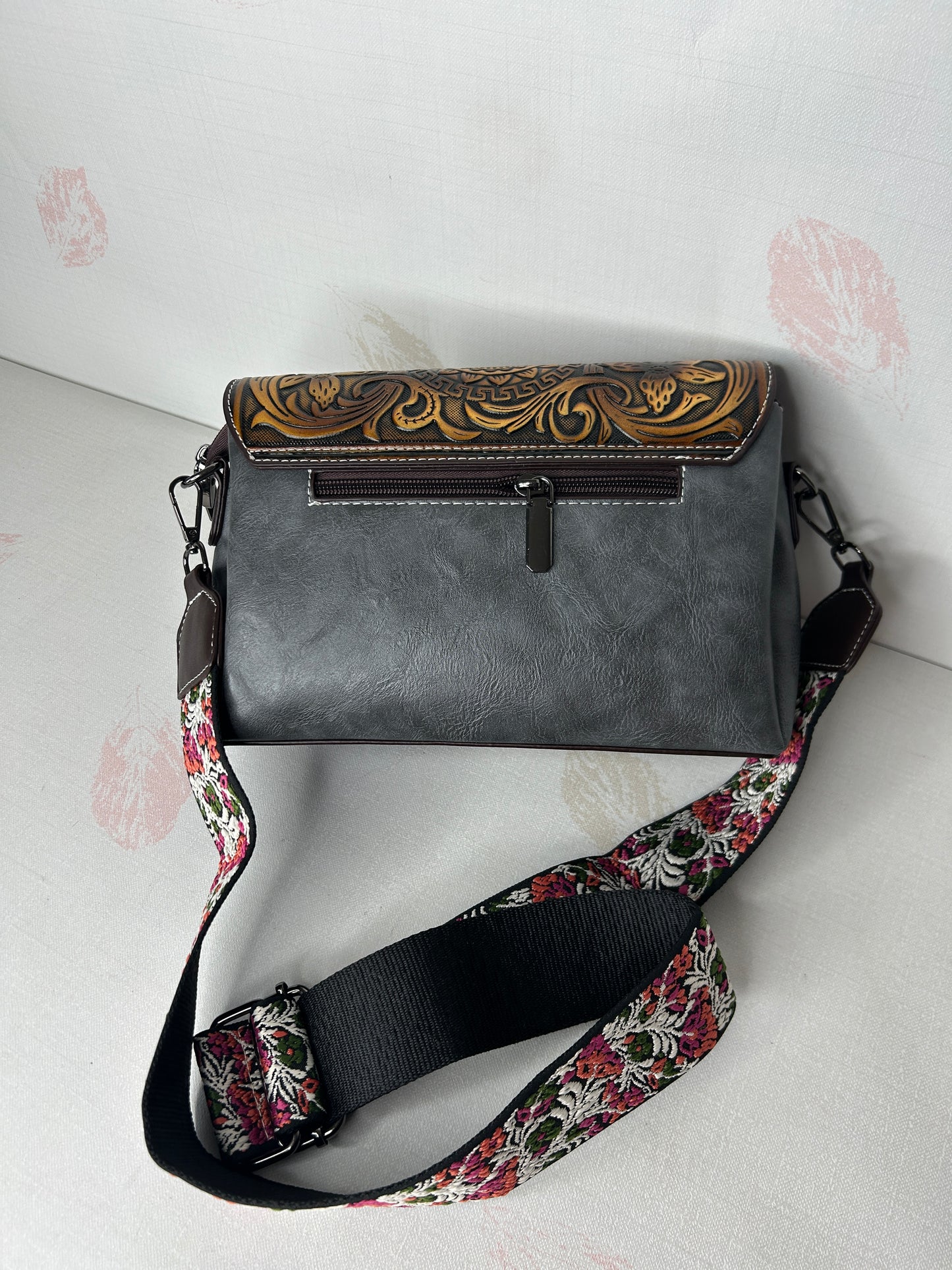 Amoura Sling Bag