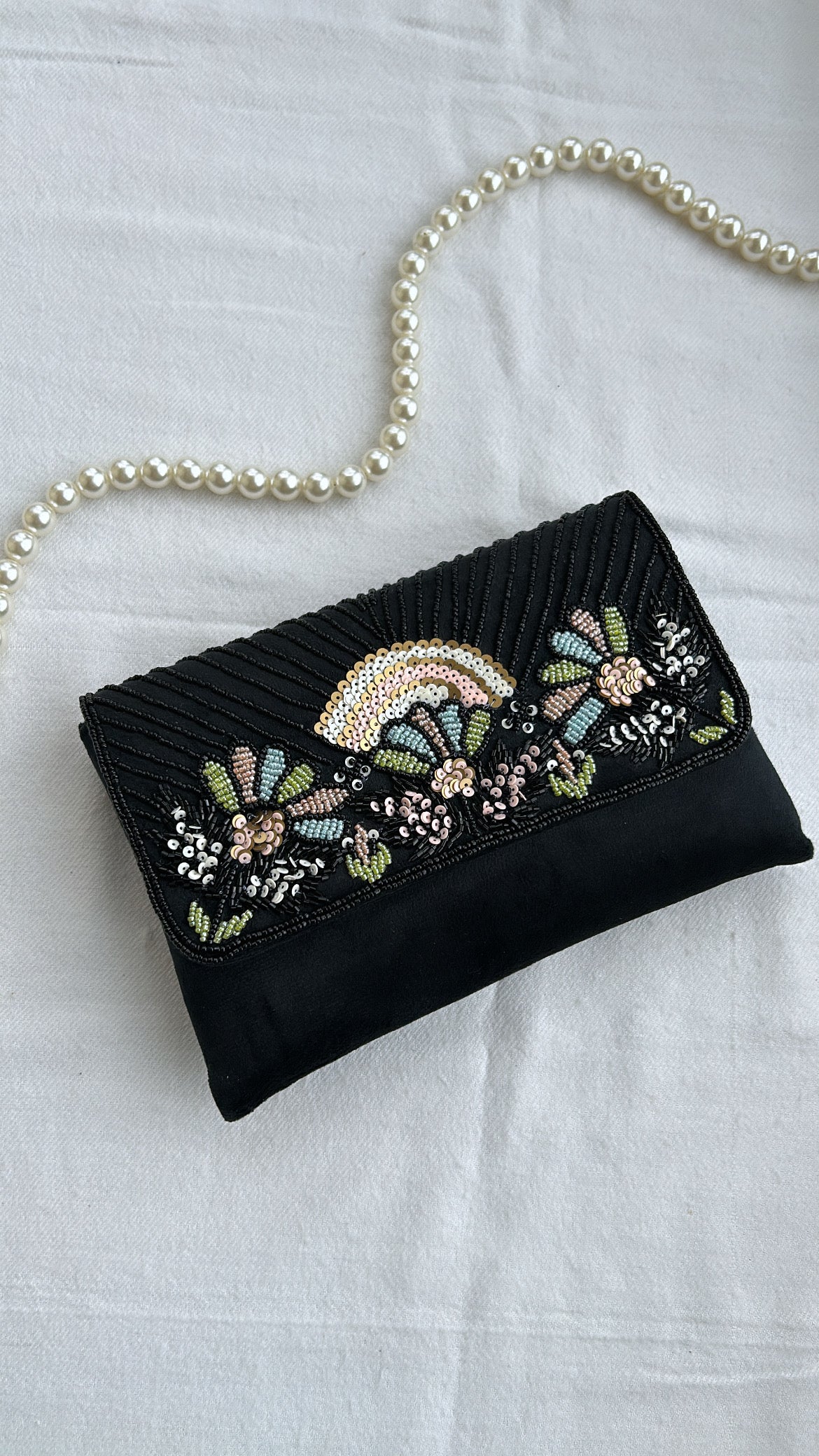 Peacock clutch
