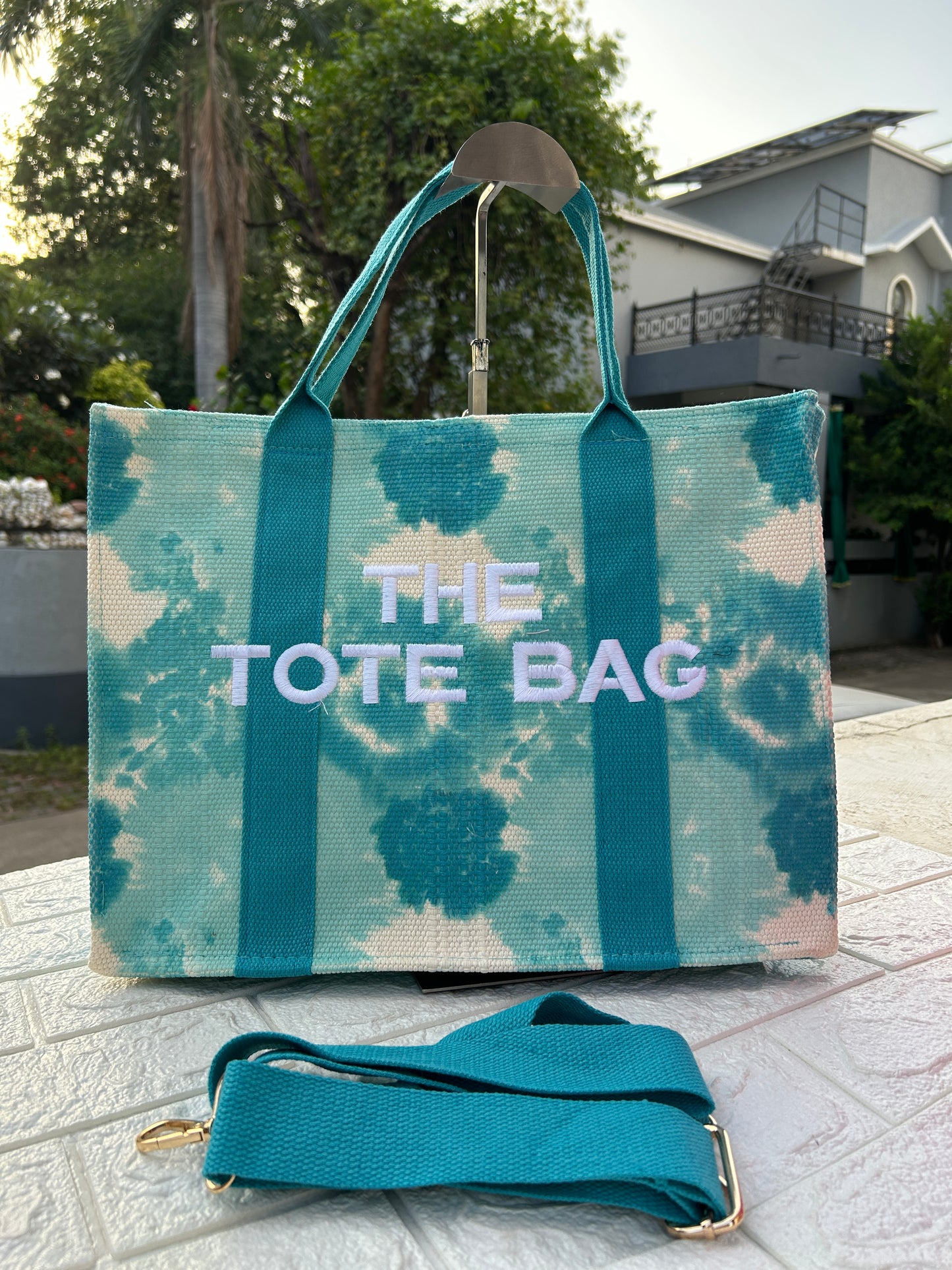 Tote bag
