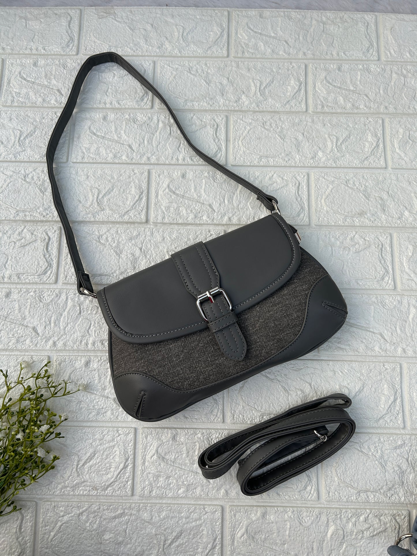 Venn Shoulder Sling Bag