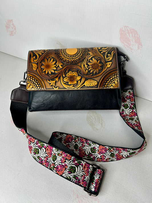 Amoura Sling Bag